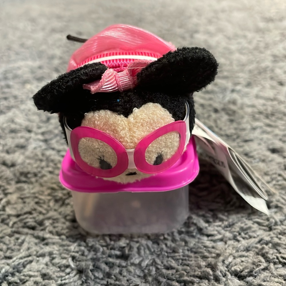NWT Disney Minnie Mouse with glasses Tsum Tsum plushie